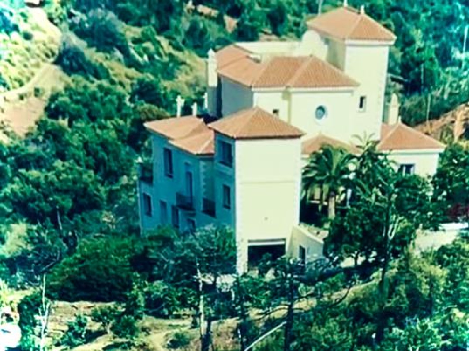 BERLIN, 7 Bedrooms Bedrooms, 0 ,5 BathroomsBathrooms,Villa,For Sale,VILLA HOPE,BERLIN,3,1066