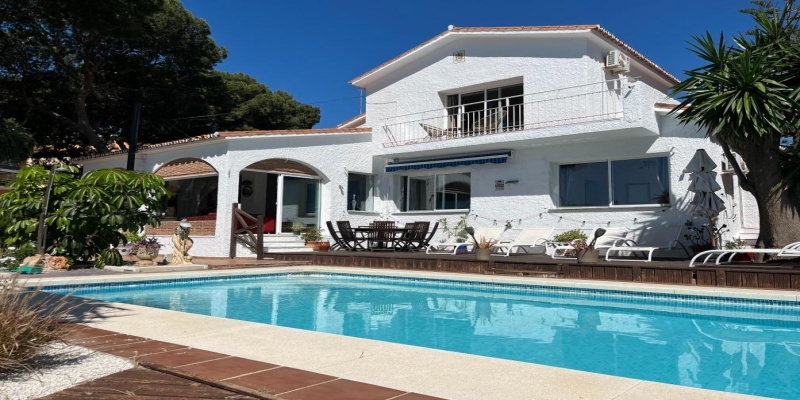 SALGAREÑO, 5 Bedrooms Bedrooms, ,4 BathroomsBathrooms,Villa,For Sale,CASA VALENTINO,SALGAREÑO,2,1073
